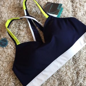 NWT- Brooks Uprise Crossback Sports Bra
